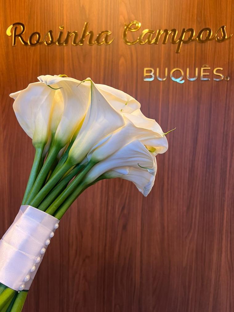 Buquê de copos-de-leite naturais 6